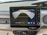 【バックカメラ】運転が苦手な方も車庫入れラクラクです!ギアをリバースに入れれば自動的に切り換わりますので、面倒な操作は不要です♪狭い駐車場もお車を傷つけず安心ですね!