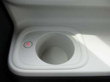 助手席側のドリンクホルダーにも保温機能が備わっております♪