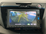 【バックカメラ】運転が苦手な方も車庫入れラクラクです!ギアをリバースに入れれば自動的に切り換わりますので、面倒な操作は不要です♪狭い駐車場もお車を傷つけず安心ですね!