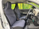 運転席シート廻りは使用感も少なく、良好な状態となっています。前オーナー様が丁寧に使っていたことがよくわかりますね。