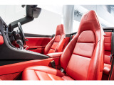 シートヒーター搭載で、寒い時期でも素早く快適に、運転をお楽しみいただけます。