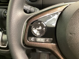 ステアリングにオーディオ操作スイッチが付いています。オーディオ画面に直接タッチしなくても操作が出来ますので、運転に集中できます。