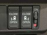 【両側パワースライドドア】スマートキーや運転席のスイッチで後席両側スライドドアの開閉が可能♪電動だから力を入れてドアを開ける必要が無く、小さなお子様でも簡単に開け閉めでき快適です♪