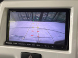 【バックカメラ】駐車時に後方がリアルタイム映像で確認できます。大型商業施設や立体駐車場での駐車時や、夜間のバック時に大活躍!運転スキルに関わらず、今や必須となった装備のひとつです!