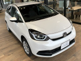 ■プラチナホワイトをまとった社有車上がりのフィット。ホンダコネクトナビ付きで、快適なカーライフが始まります。