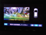 バックカメラの画像です。ガイドラインがスムースな車庫入れをサポートいたします。車庫入れの安心感がアップしますね。