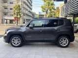 ホイールアーチが台形なのはJeepのみのデザインになり、ここを見てもJeepとすぐ分かります!