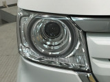 LEDヘッドライトは、点灯の瞬間から最大光量を発揮し、突然暗くなるトンネルなどでの安定感を高めます。