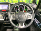 【純正革巻きステアリング】上質な革を使用することで、手にしっかり馴染みとても運転しやすいハンドルです♪