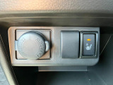 【シートヒーター】運転席にはシートヒーターを装備♪寒い冬にはシートをじんわり温めてくれてドライブも快適ですよ◎エアコンの暖房より早く温まってくれるので重宝しますよ◎