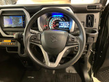 このハンドルを握った時に、車を所有している優越感を味わえますね