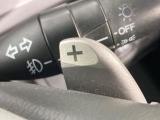 【パドルシフト】ハンドルから手を離さずに素早くシフトアップ&ダウンができるので、エンジンブレーキを使う下り坂や高速道路の合流で加速したい場面で役立ちます。