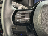 ステアリングにオーディオ操作スイッチが付いています。オーディオ画面に直接タッチしなくても操作が出来ますので、運転に集中できます。