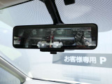 車両後方を映し出します・スマートルームミラー装備です。