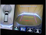前後左右4つのカメラを合成して上から見ているような感覚で駐車を行っていただけます♪ 切り替えスイッチであらゆるカメラモードに切り替えが可能です!