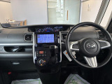見易い計器類と運転し易いドライビングポジションは、視角も少なく前方&左右の見切りが良く運転し易いクルマです