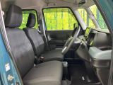 運転席シート廻りは使用感も少なく、良好な状態となっています。前オーナー様が丁寧に使っていたことがよくわかりますね。