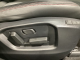 パワーシートを装備!体格や好みに応じたポジションをスムーズに調整できます。