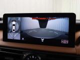 上から車両を見下ろしたような映像をナビゲーション画面に表示する「パノラミックビューモニター」を搭載しています。