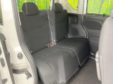 後部座席も気になる運転席シート廻りは使用感も少なく、良好な状態となっています。前オーナー様が丁寧に使っていたことがよくわかりますね。ようなキズ・汚れやへたり等、大きなダメージはなく、良好な状態です。