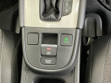 パーキングブレーキはスマートな電子制御式と合わせて渋滞時等にブレーキペダルから足を離しても停車状態を保持してくれるオートブレーキホールド機能で運転が楽になります。スタートはアクセルペダルを踏むだけ