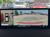 360&deg;ビューモニターでは、両サイドとフロント、バックカメラの合成で、あたかも上空から見下ろした様に周囲を確認して頂けます。駐車場だけでなく、T字路等でも活躍のアイテムです!