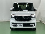 LEDヘッドライトを装備しています。LEDヘッドライトはとても明るく、雨の日や夜間走行も安全・安心です。オートライトコントロール付きで周囲の明るさに応じて自動で点灯・消灯します