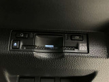 高速道路で便利な【ETC2.0】を装備しています。光ビーコン搭載で渋滞情報などナビゲーションと連動することで機能も充実いたします。他、観光施設に立ち寄るための高速料金割引サービス等もございます。