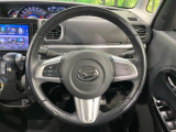 インテリアに合わせたデザインのステアリングは、運転される方のことも考え、運転しやすい形状、大きさです。是非一度、実際に触ってお確かめください。