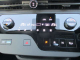 デュアルオートエアコンですので、車内を快適な空間に出来ます♪