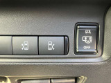 両側オートスライドドアです!インテリジェントキーや運転席のスイッチで簡単にドアの開閉ができるので、とても便利な装備です♪