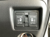【両側パワースライドドア】両側がパワースライドドアになっており、運転席のスイッチやスマートキーでも開閉が可能です!開口部も広いので乗り降りも楽々♪