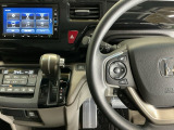 ホンダ純正メモリーナビ搭載なので、遠方へのドライブもお任せ下さい!ステアリング左手側にオーディオ関連のコントロールスイッチを配置しています。操作時は視線を逸らすことなく運転に集中できます