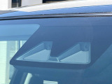 【スマートアシスト】走行中に前方の車両等を認識し、衝突しそうな時は警報とブレーキで衝突回避と被害軽減をアシスト。より安全にドライブをお楽しみいただけます。