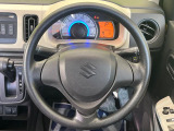 インテリアに合わせたデザインのステアリングは、運転される方のことも考え、運転しやすい形状、大きさです。是非一度、実際に触ってお確かめください。
