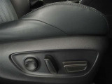 パワーシート搭載。微妙な調整が手軽にでき、ピッタリのポジションで運転することが可能です。