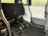 【NBOXシートアレンジ】リアシート座面を持ち上げると、背の高い荷物を積むのに便利なトールモードに変身します!多彩なシートアレンジで使い勝手良好!