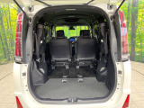 積み下ろしのしやすいデッキにはたっぷりと荷物を積み込んでいただけます。遊びから仕事まで、様々なシーンで頼れます♪