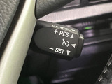 【クルーズコントロール】高速道路もラクラク走行。アクセルを離しても一定速度で走行ができ、長距離運転時の負担を軽減!加速・減速も簡単なスイッチ操作で調整できます。