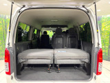 積み下ろしのしやすいデッキにはたっぷりと荷物を積み込んでいただけます。遊びから仕事まで、様々なシーンで頼れます♪