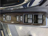 運転席からも操作可能な全席パワーウィンドウが装備されています。