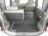 便利な5:5分割可倒式シートです。収納と乗車人数のバランスに優れています♪荷物の大きさの応じたラゲージスペースをフレキシブルに作り出せるので、シーンに合わせた使い方ができます♪