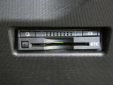 ETC車載器付きです。高速道路の料金所もスムーズに通過できます。※セットアップ費用は別途必要です。