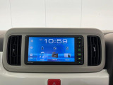 純正CD/USBチューナーがついています。