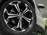 【純正19インチアルミホイール】外観にマッチした純正アルミホイールを装着しております。各種社外アルミホイールや、スタッドレスタイヤも取扱いしております。是非ご相談ください♪