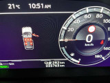 視認性に優れたメーターを採用しており、走行中でも車速や情報が分かりやすく表示されます。運転時の視線移動をむりのない範囲に抑え、快適で安心感のあるドライブをサポートします。