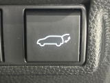 【パワーバックドア】スマートキーや運転席のボタンを押すだけでリアゲートが自動で開閉します!荷物を持っている時や、高い位置にあるバックドアを閉める際に便利な機能です♪