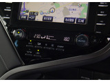★使いやすさや安全性を追求したステアリング周り!高級車ゆえにスイッチ類が多いのも特徴ですね!考え尽くされた配置ですぐに使いこなす事が出来ますのでご安心下さい!是非、体感してみて下さい!!