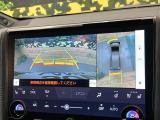 【パノラミックビューモニター】専用のカメラにより、上から見下ろしたような視点で360度クルマの周囲を確認することができます☆死角部分も確認しやすく、狭い場所での切り返しや駐車もスムーズに行えます。