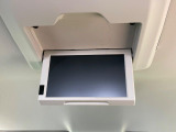 【後席モニター】家族や友人とお出かけする機会が多い方に大人気の後席モニターを装備!見やすい位置に画面がありテレビやDVDの視聴も快適!友達もお子様も、後席にしか乗らなくなるかも??